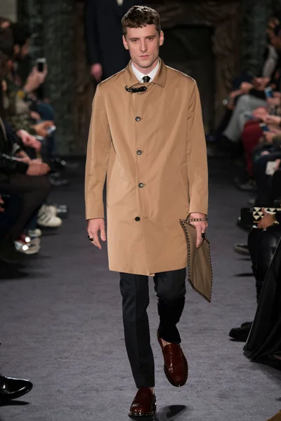 Look 30
